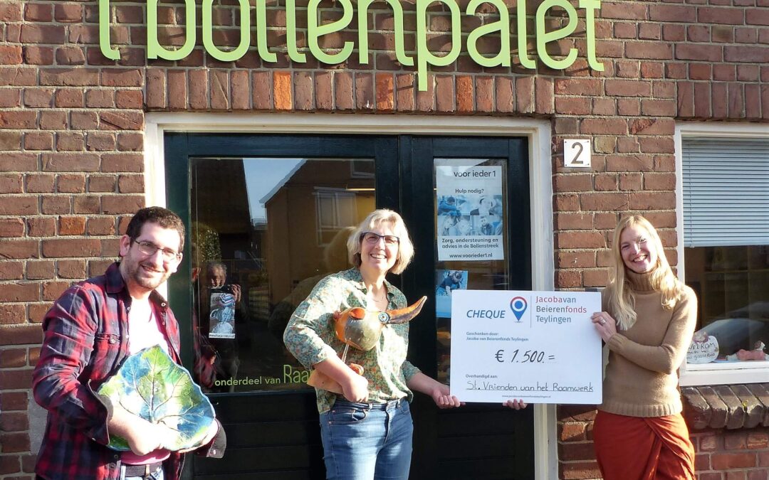 ‘t Bollenpalet ontvangt cheque voor keramiekoven